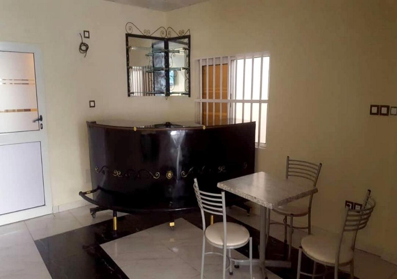 Benin City Center Hotel Котону Екстер'єр фото