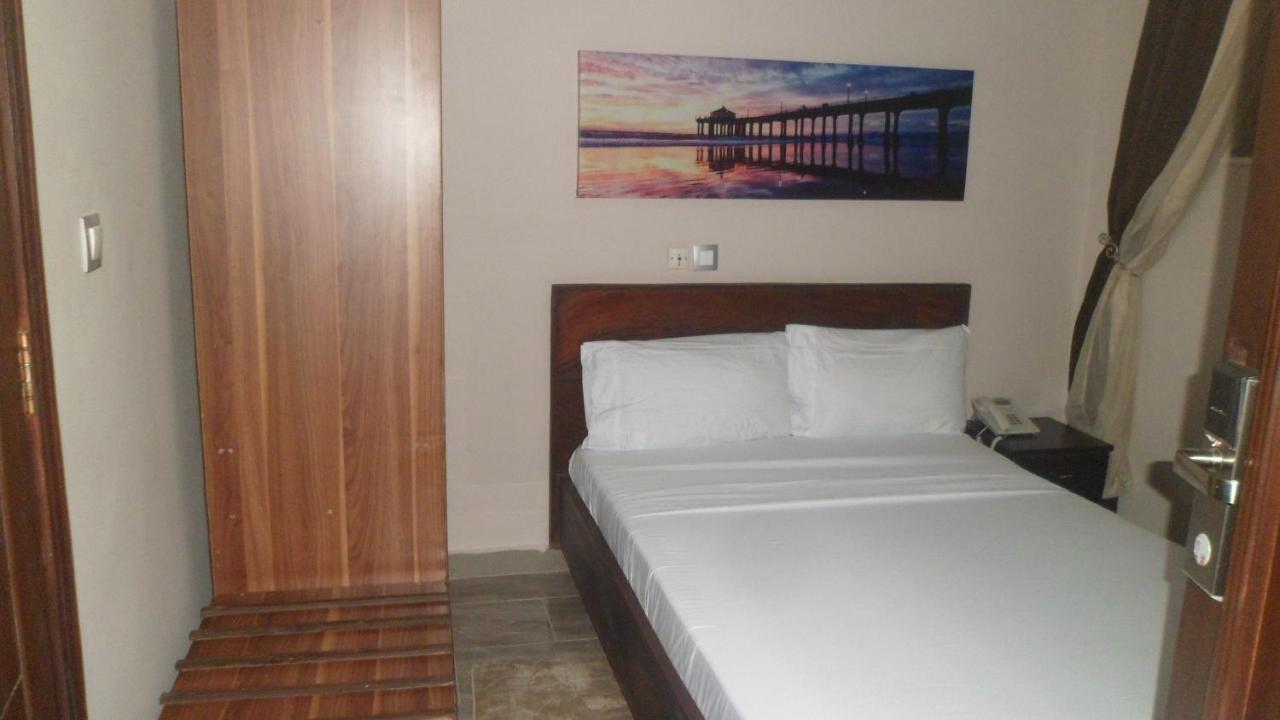 Benin City Center Hotel Котону Екстер'єр фото