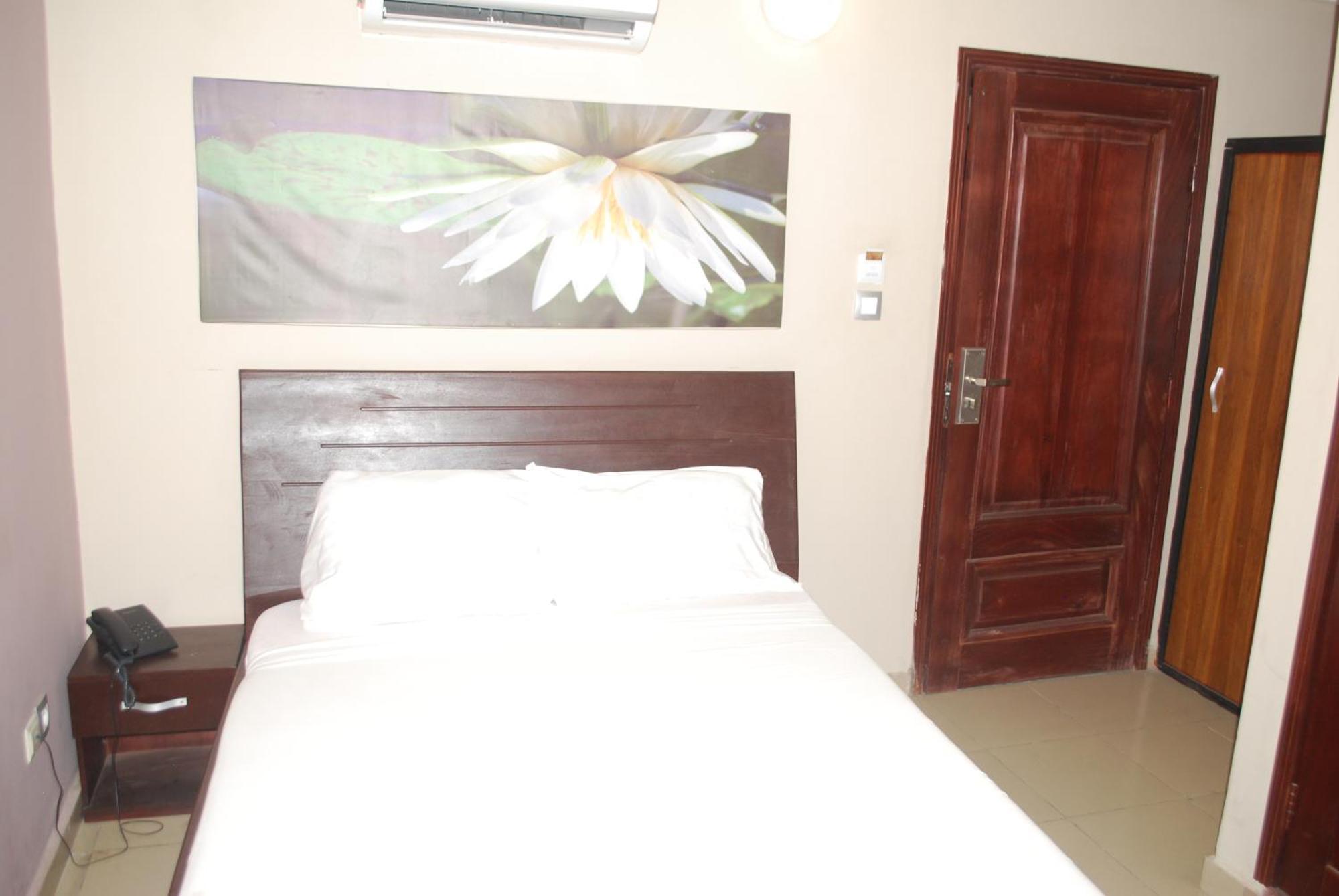 Benin City Center Hotel Котону Екстер'єр фото