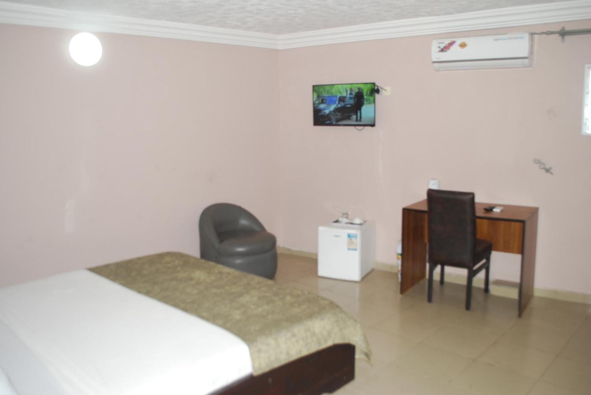 Benin City Center Hotel Котону Екстер'єр фото