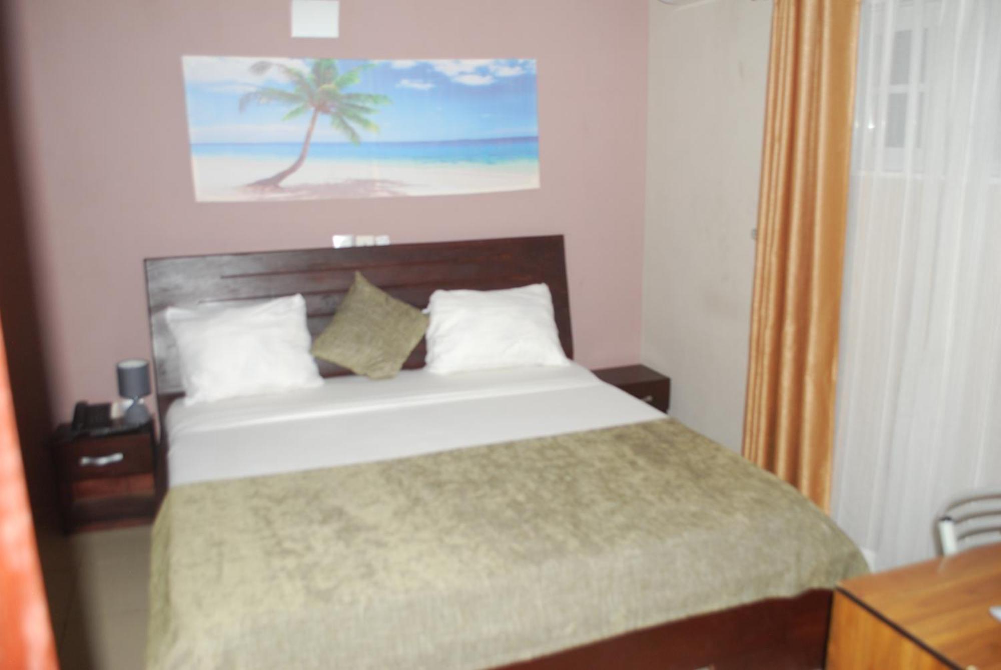 Benin City Center Hotel Котону Екстер'єр фото