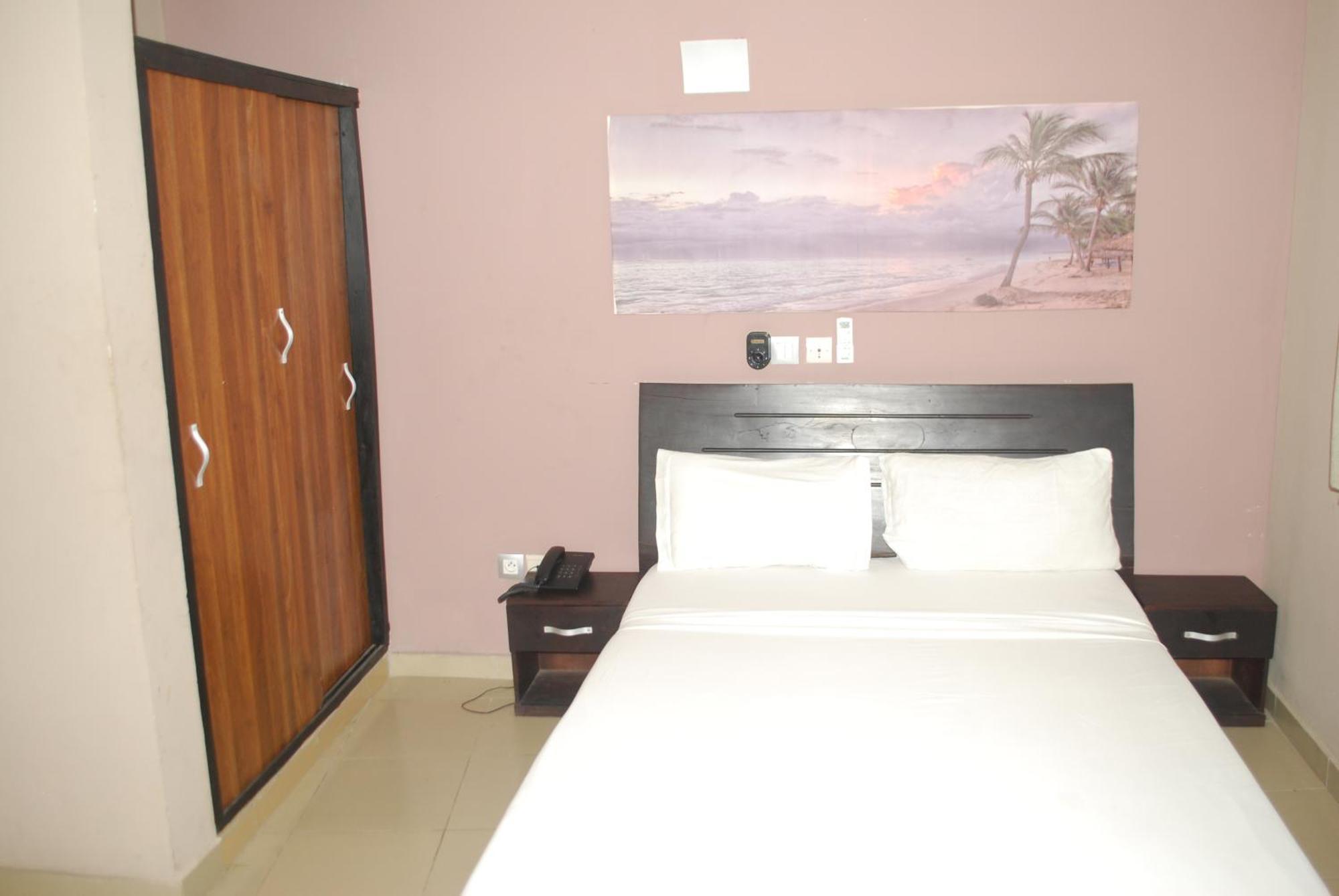 Benin City Center Hotel Котону Екстер'єр фото